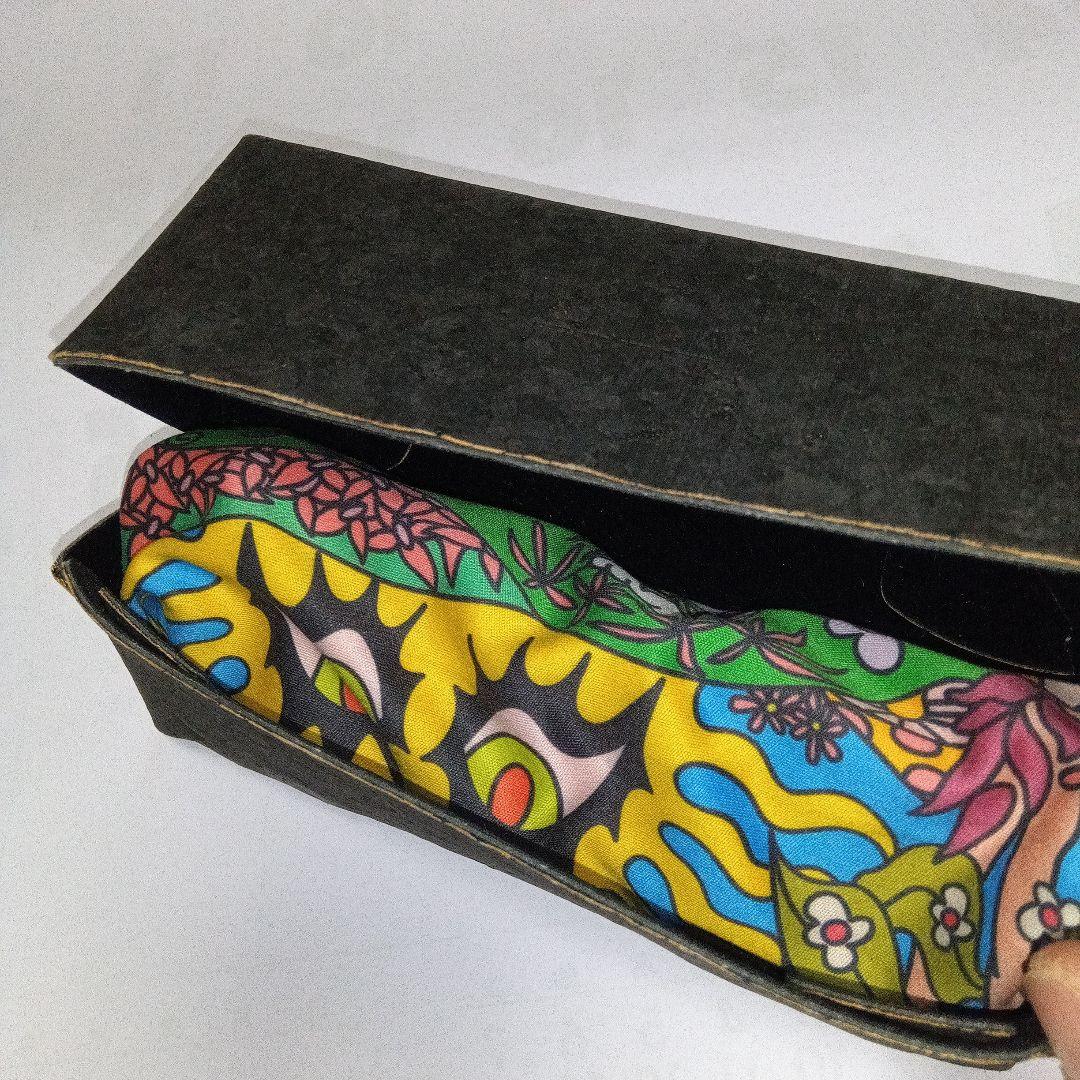 AKILA サングラス 　グリーン　ケース付き