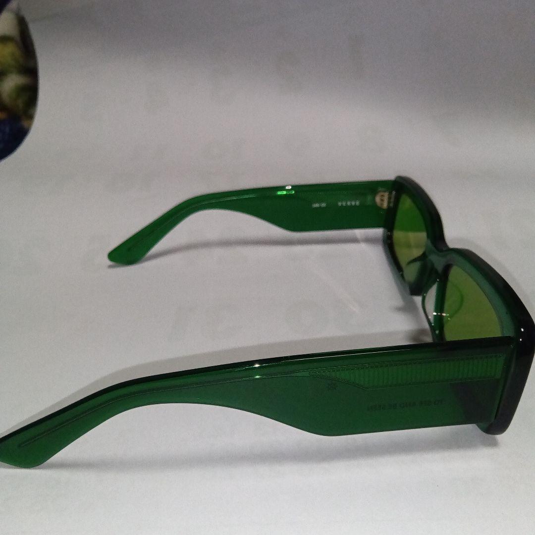 AKILA サングラス 　グリーン　ケース付き