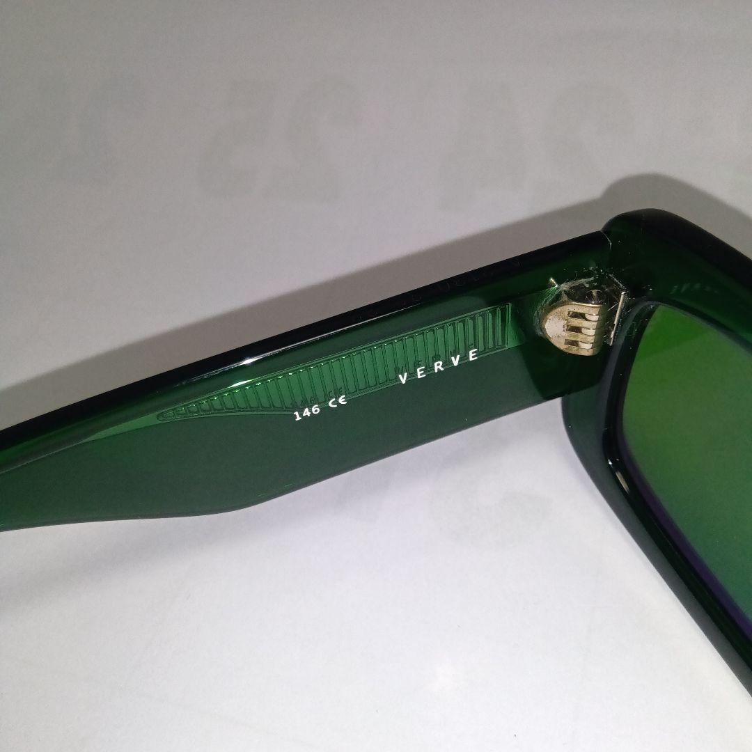 AKILA サングラス 　グリーン　ケース付き