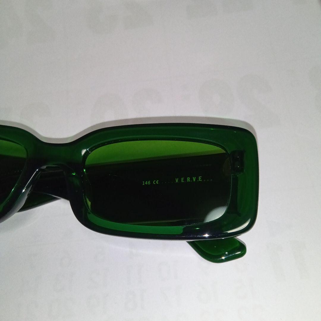 AKILA サングラス 　グリーン　ケース付き