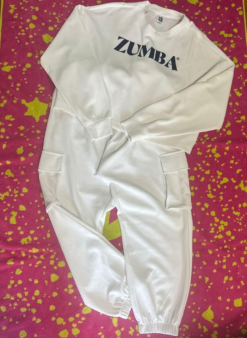 週末のお値下げ！ZUMBA スゥエット白上下セットアップ