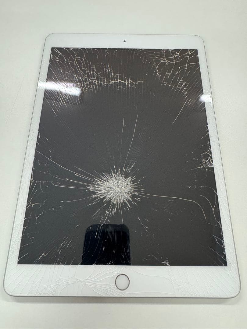 iPad第8世代 Wi-Fi 32GB シルバー ジャンク021