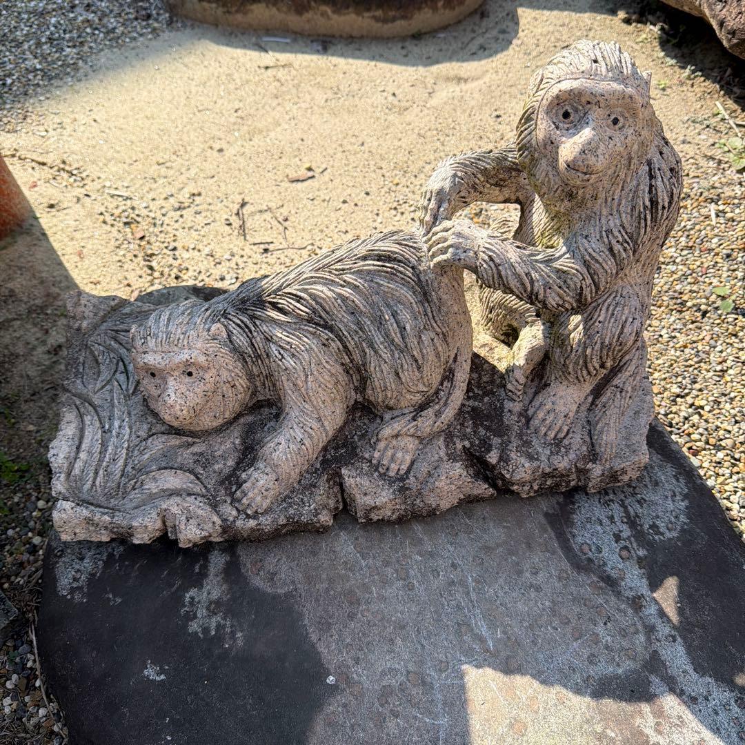 猿の石彫刻 石