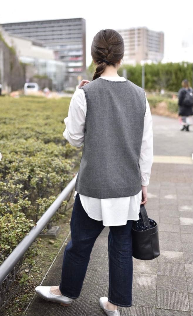 美品　our アワーホーム　洗えるフリンジベスト　グレー