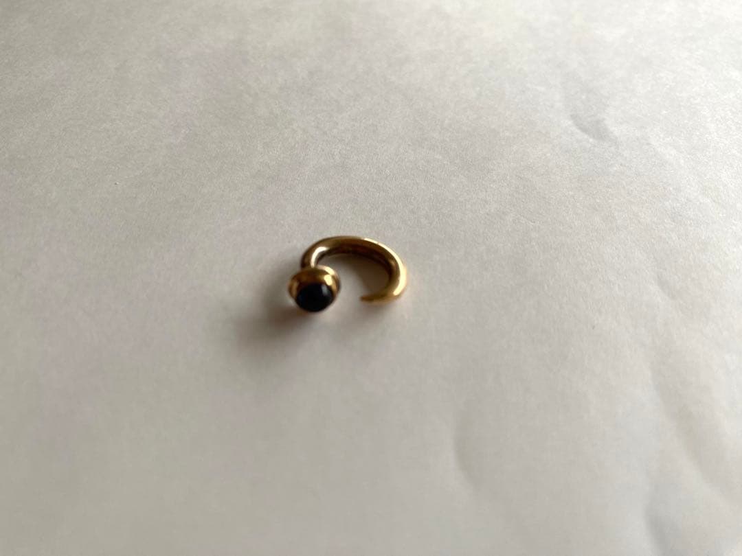 あるじゃん　ピアス片耳