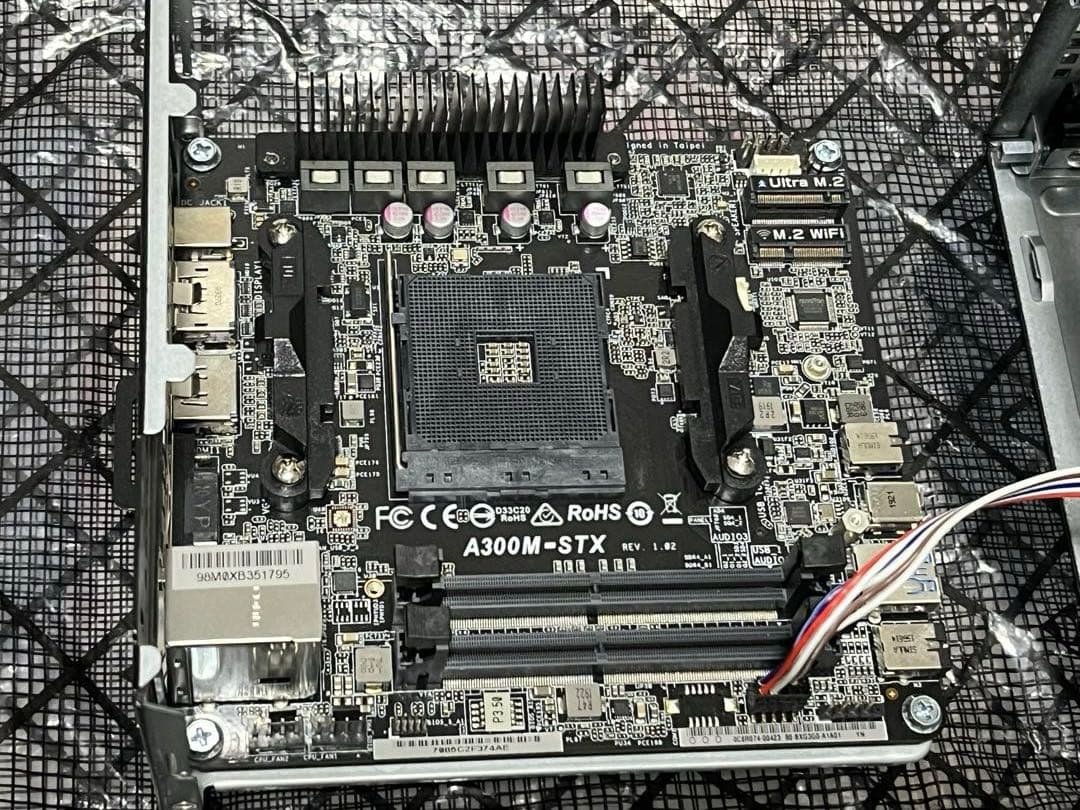 ASRock DeskMini A300 ベアボーンキット