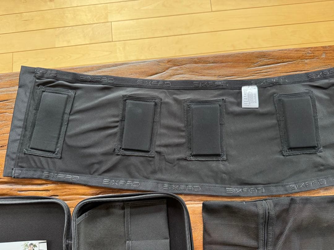 ぐ*。様 SIXPAD CORE BELT 収納ケース付き 美品