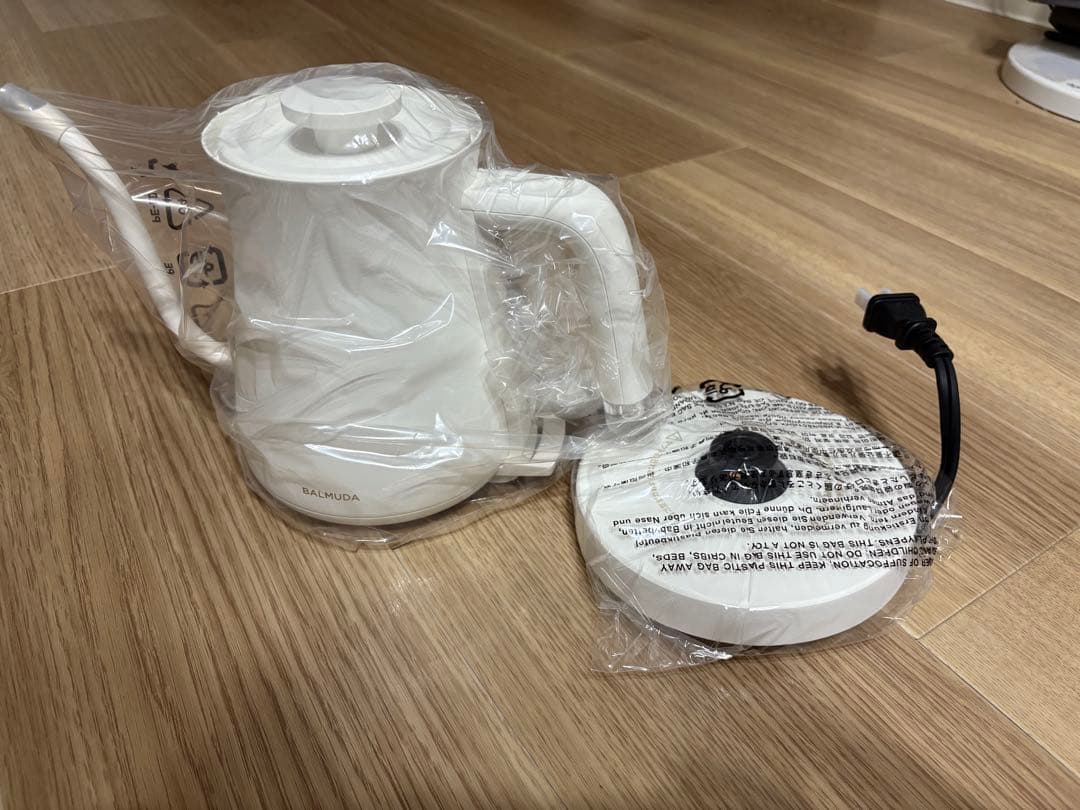 【新品未使用】BALMUDA 電気ケトル ホワイト
