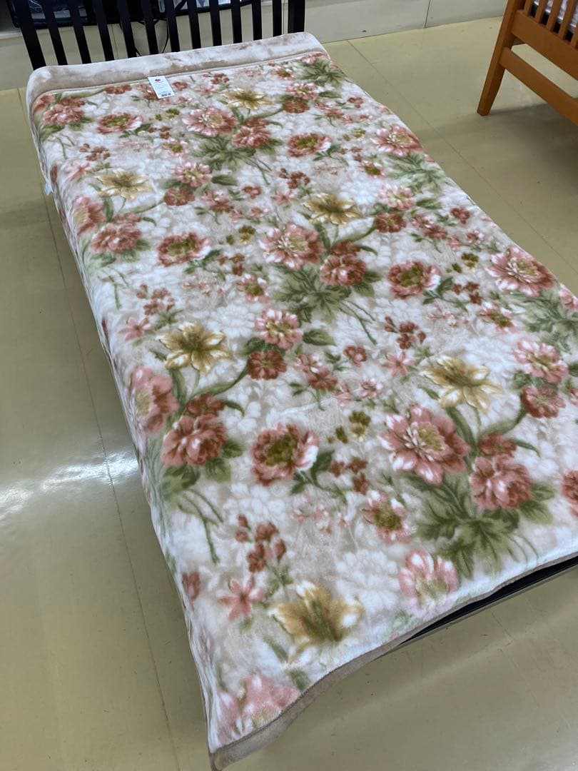 西川　ポリエステル合わせ毛布・ふっくらボリューム・シングルサイズ１４０×２００㎝