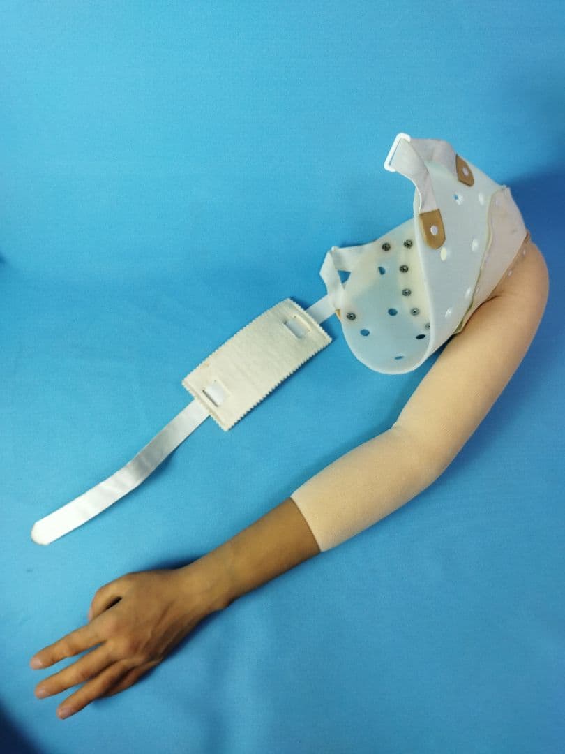 左手　義手　装備　腕　手　コルセット　サポーター　ギブス　コスプレ