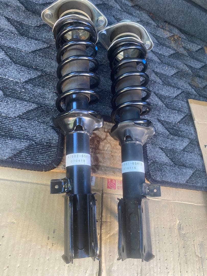 新車外しDA62Wサスペンション左右前側のみ