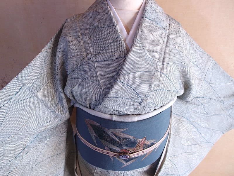 三越誂　織りに染め小紋（波筋文）裄65　薄手で軽　正絹美品