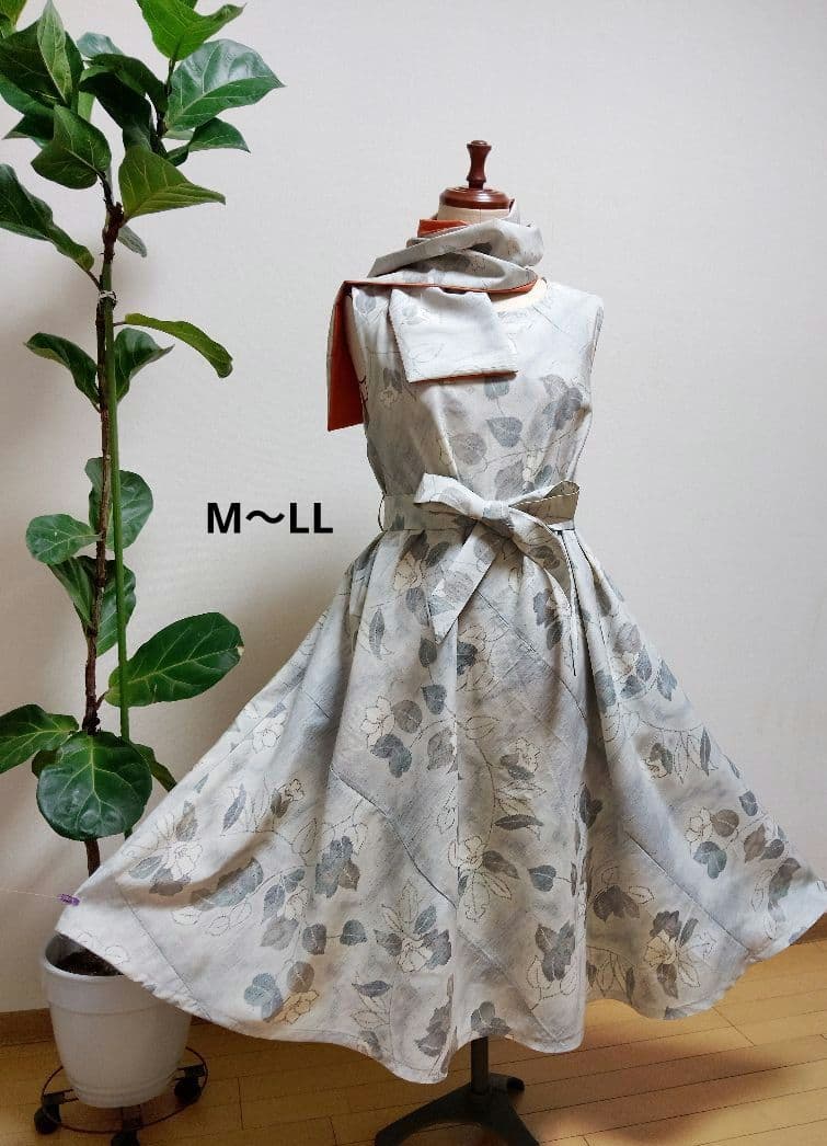 着物リメイク　紬フレアーワンピース　正絹花柄　ストールリボン2本付き