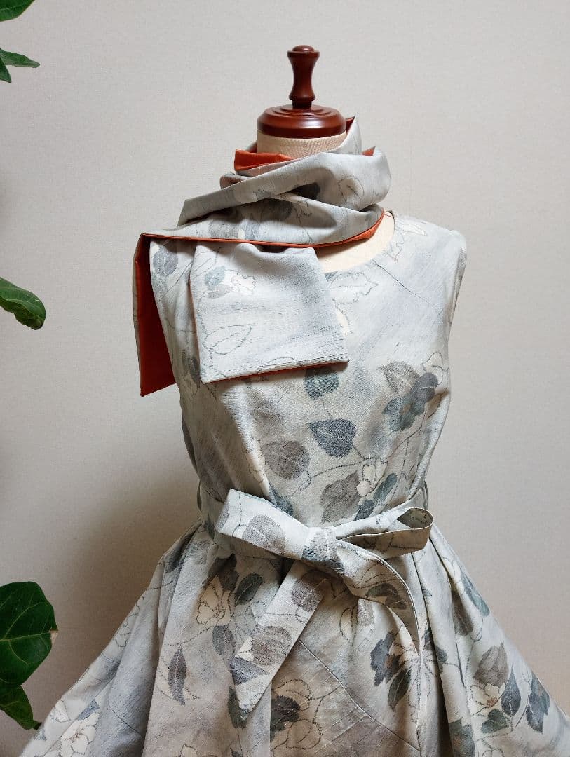 着物リメイク　紬フレアーワンピース　正絹花柄　ストールリボン2本付き