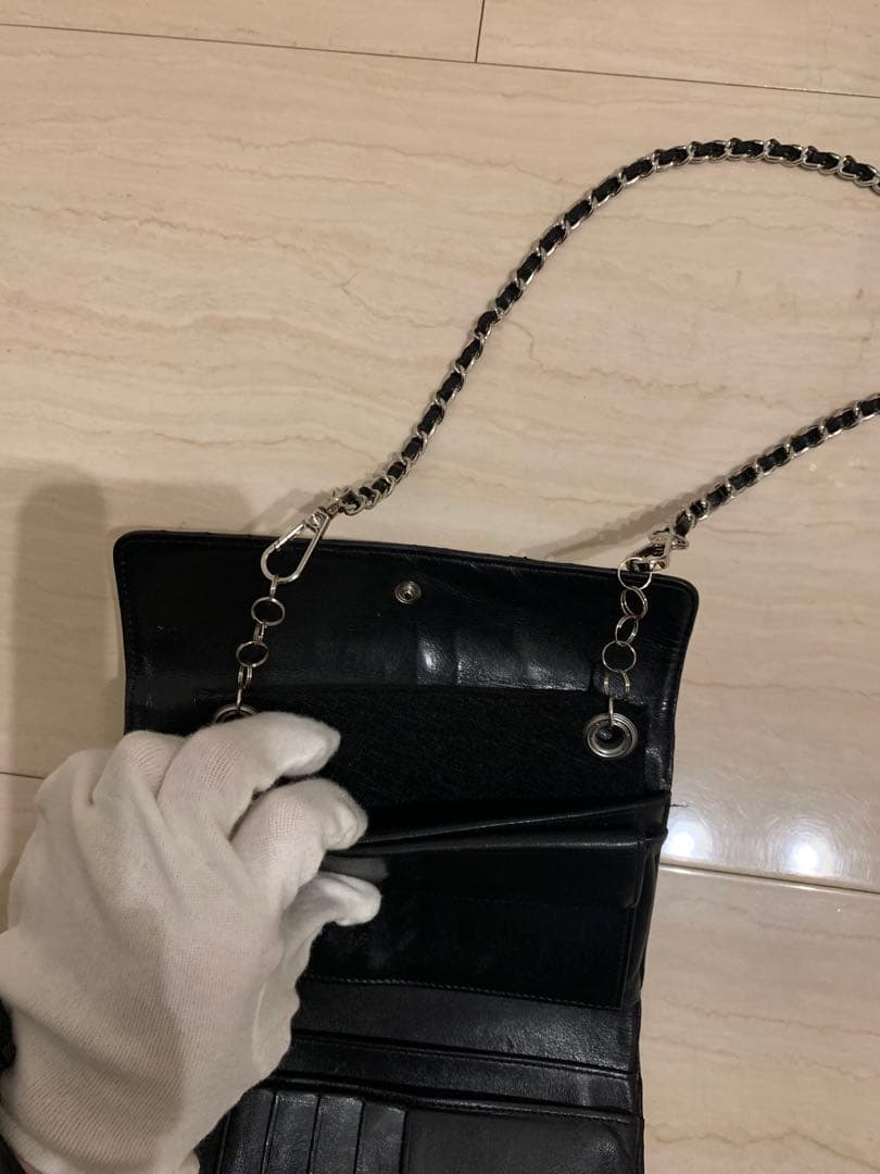 シャネルCHANEL黒色　長財布　Vステッチ　新品のショルダー付