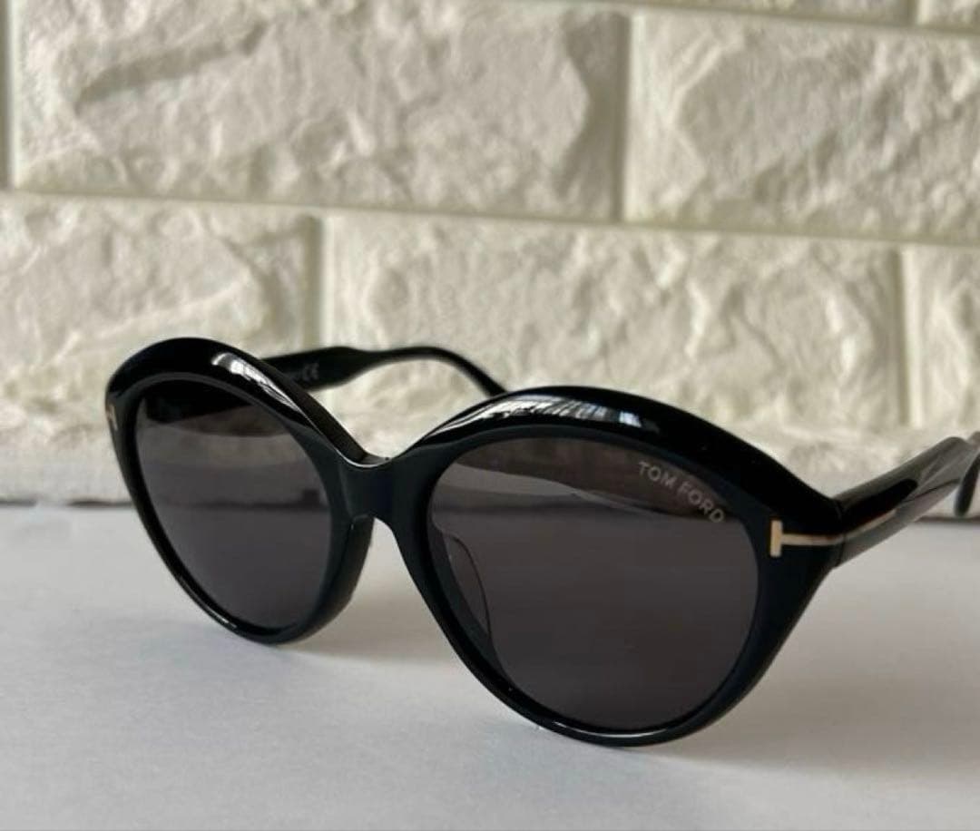 i*i様 TOM FORD トムフォードサングラス ブラックMaxine TF7