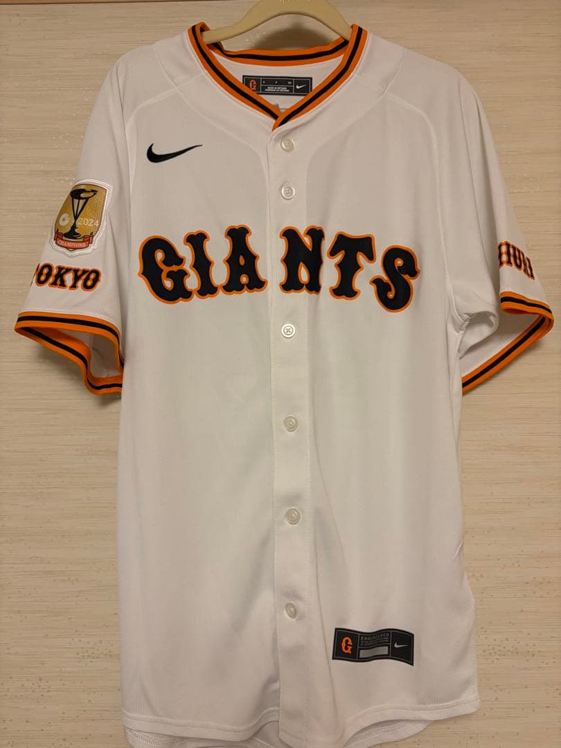 読売ジャイアンツ 岡本和真公式レプリカユニフォーム チャンピオンエンブレム付き