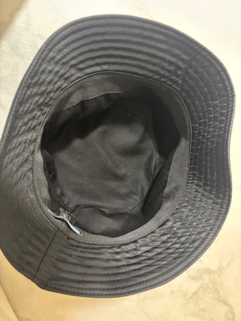 PRADA 黒 バケットハット M