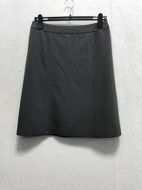 新品☆17号LLグレー系ストライプ♪セミフレアスカートスーツ♪オフィス☆a479