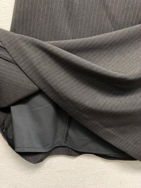 新品☆17号LLグレー系ストライプ♪セミフレアスカートスーツ♪オフィス☆a479