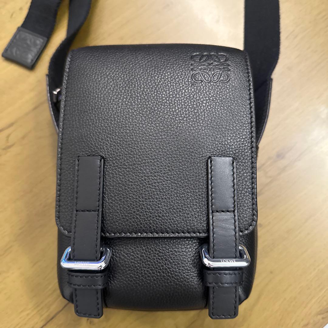 LOEWE ブラック ショルダーバッグ