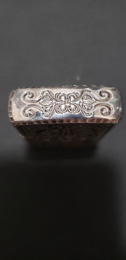 ジッポー　MAVERTEAM アーマー Zippo。5面彫刻.シャインレイカット