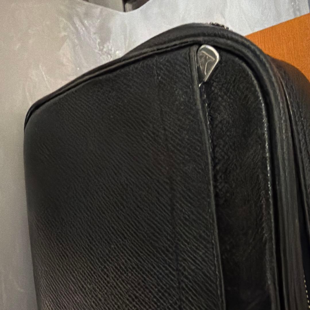 ルイヴィトン　タイガ　セカンドバック