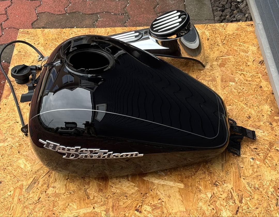 ハーレーダビッドソン　FLHX ストリートグライド　ガソリンタンク　中古品