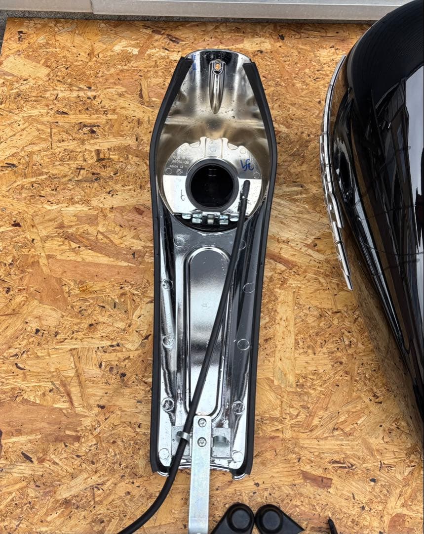 ハーレーダビッドソン　FLHX ストリートグライド　ガソリンタンク　中古品