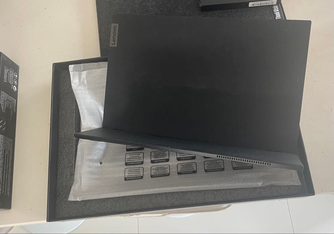 Lenovo ThinkVision モニター