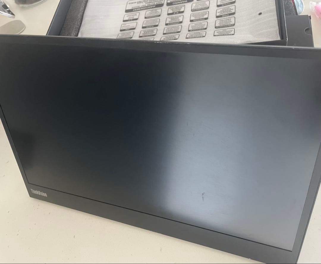 Lenovo ThinkVision モニター