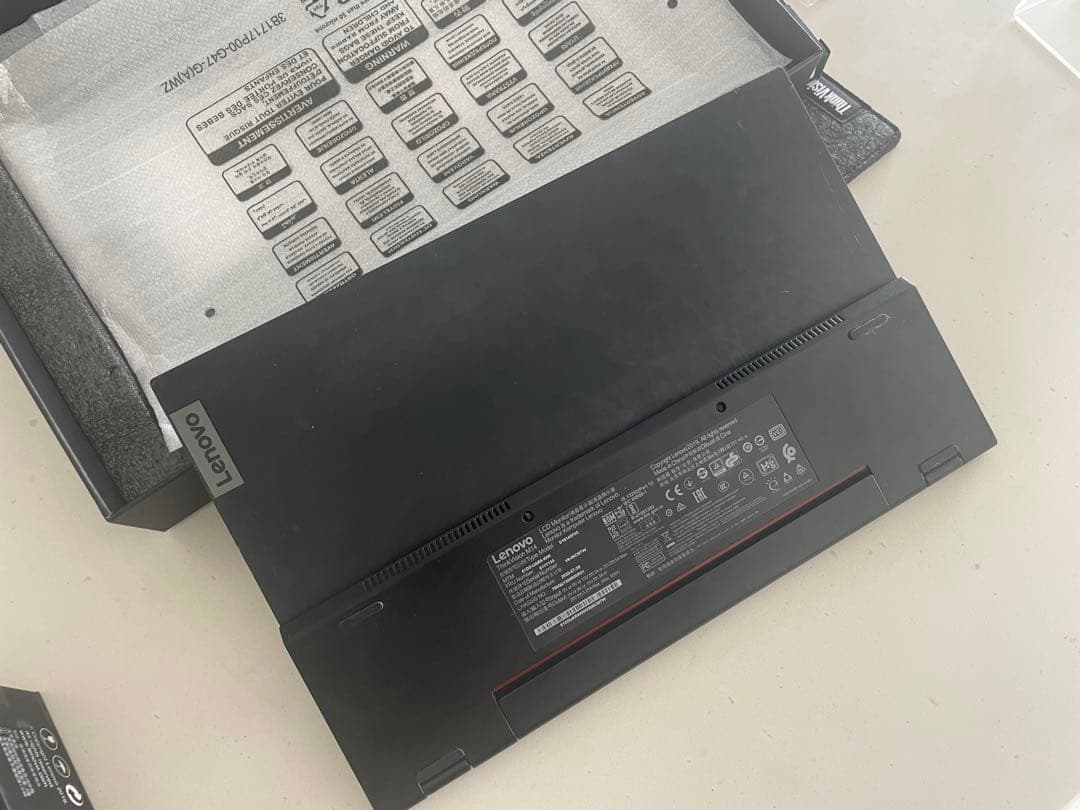 Lenovo ThinkVision モニター