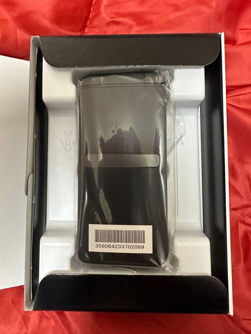 au GRATINA KYF39 ブラック