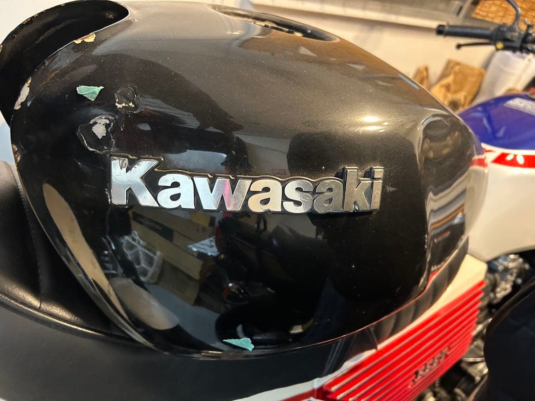 ゼファーχ外装、タンク、サイドカバー、テールカウル