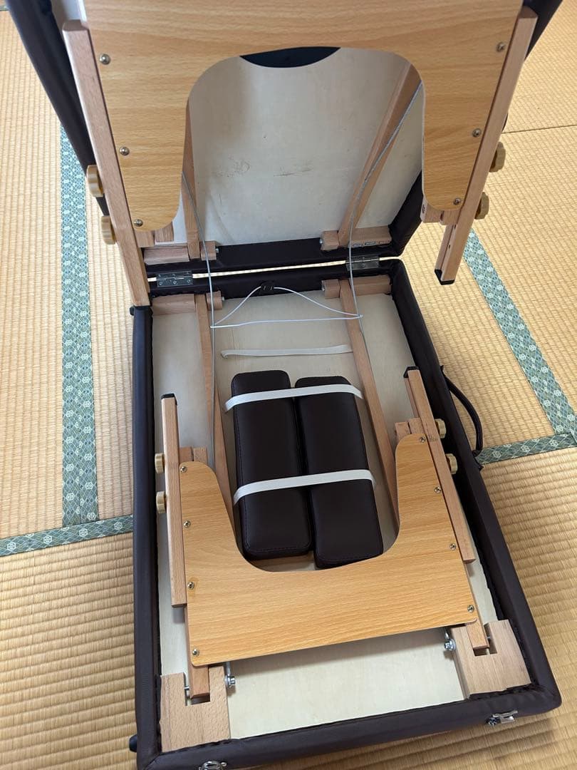 折りたたみ式施術ベッド
