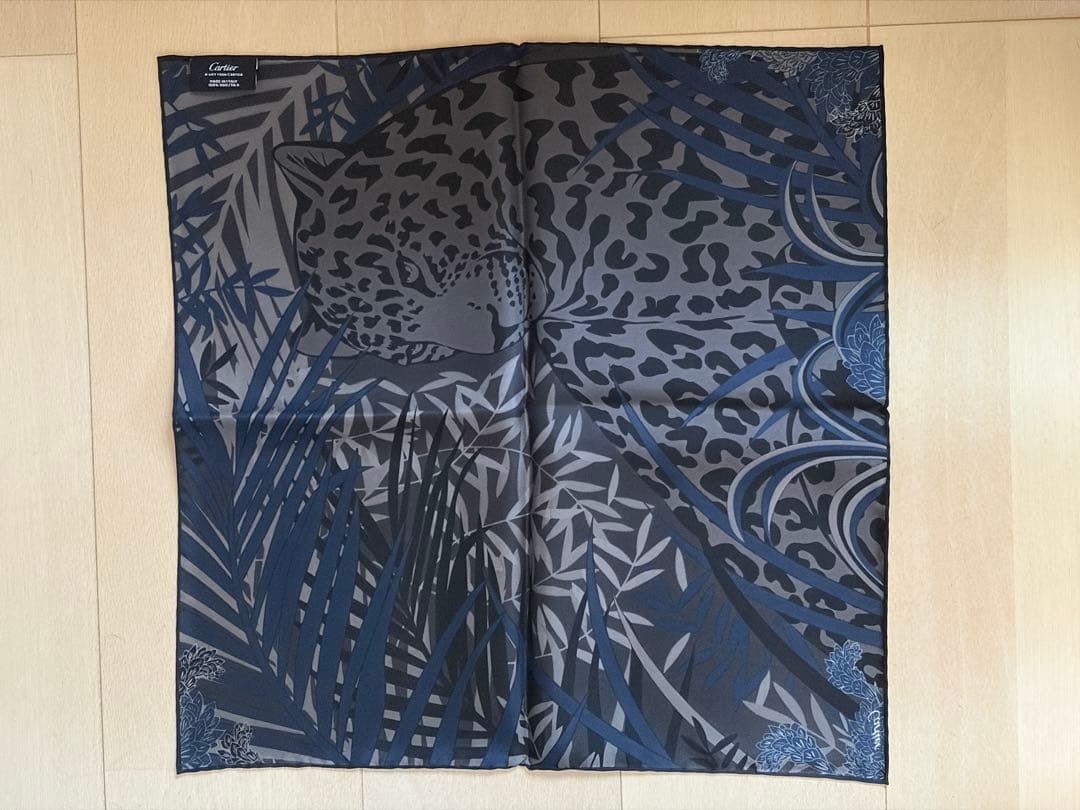 Cartier レオパード柄 シルクハンカチ
