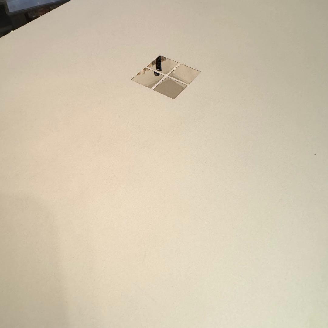 【美品】Surface Laptop2 13.5インチ プラチナ 256GB