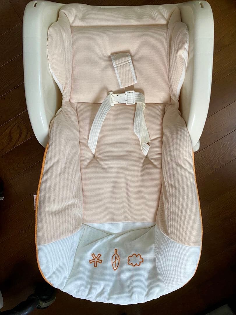 コンビ　プルメアS （ベビーラック　ローチェア　食事イス）