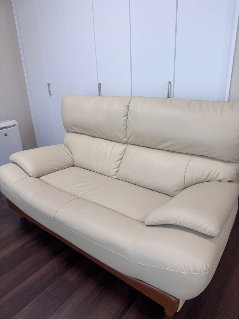 美品　レイコージャパン 2人掛けソファ 合成皮革　型番 7342 アイボリー