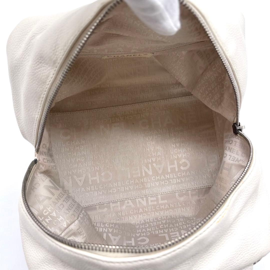 シャネル　キャビアスキン　デカココマーク　パンチング　ハンドバッグ　白　9番台