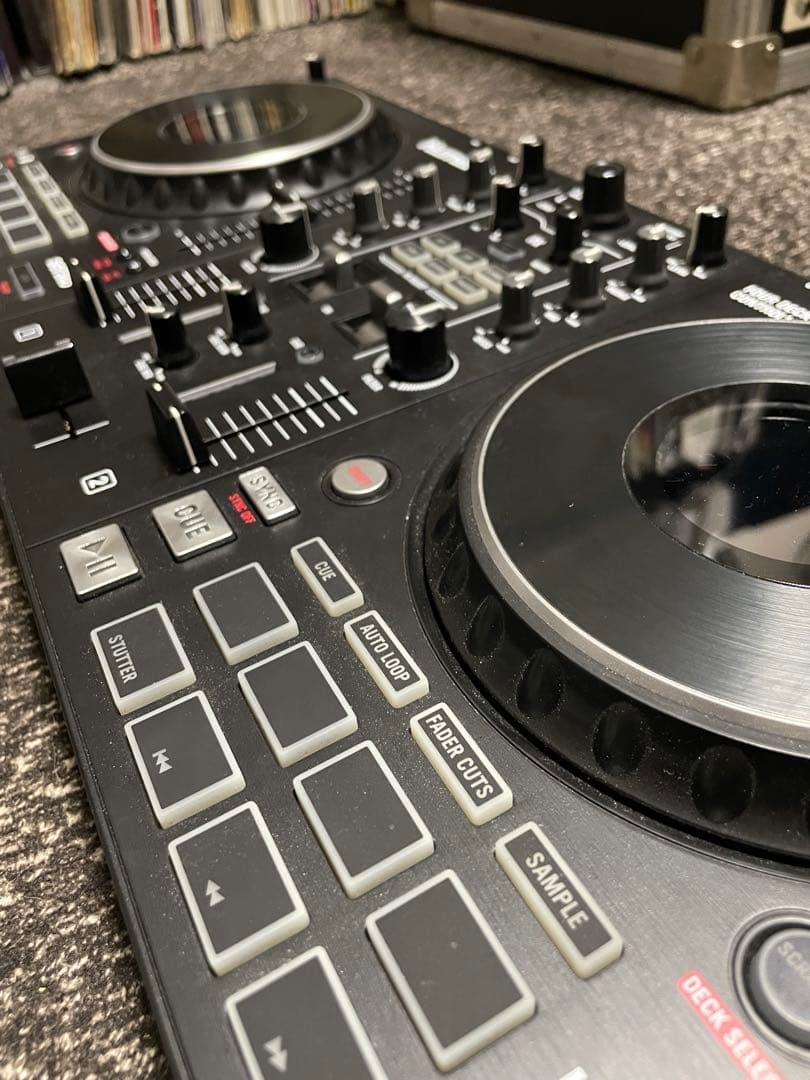 Numark Mixtrack Platinum FX コントローラー