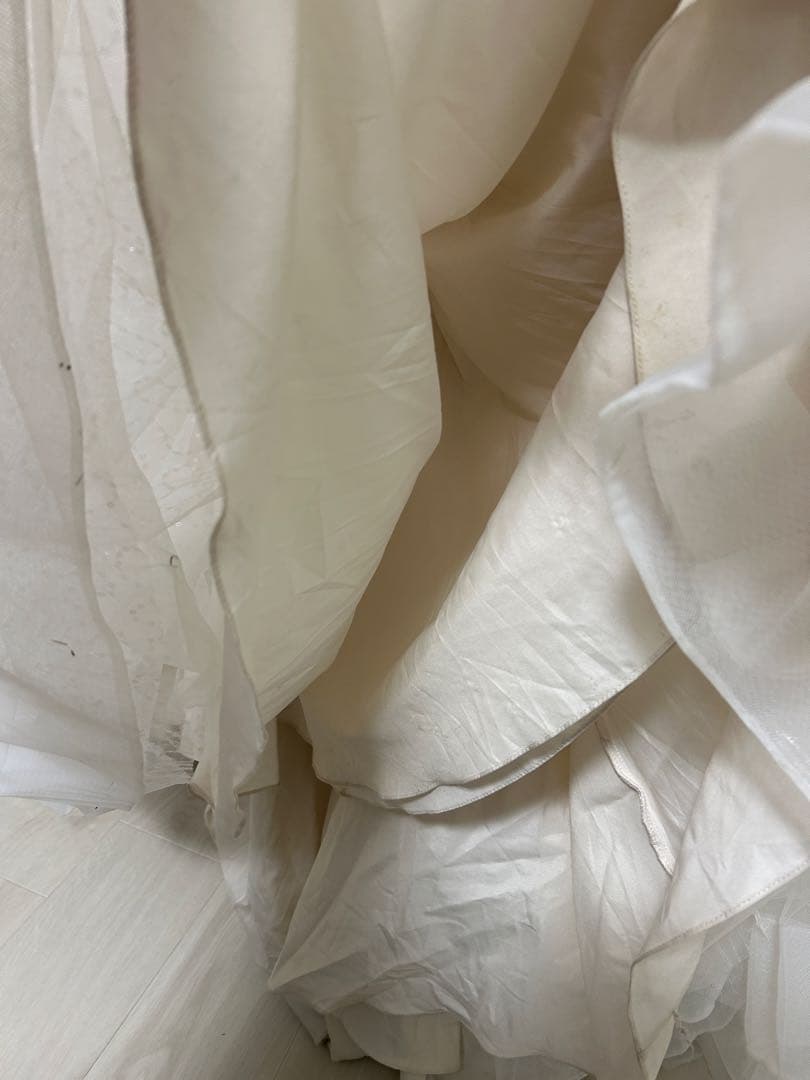 オフショルダー花柄刺繍ウェディングドレス