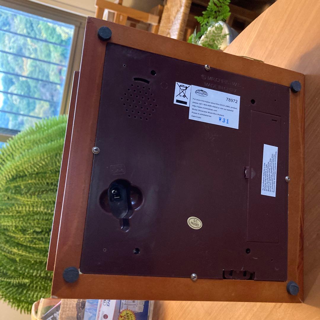 ショーケースオルゴールボックス スケーター　　全50曲