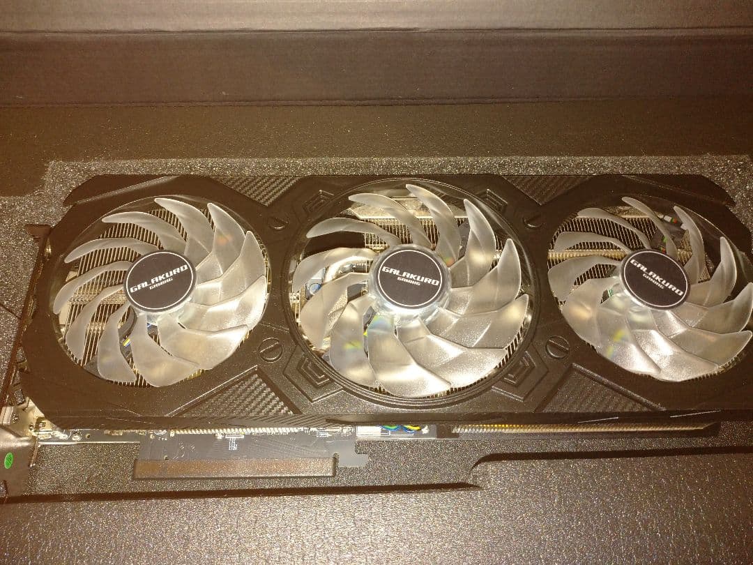 RTX4070 玄人志向　3連ファン