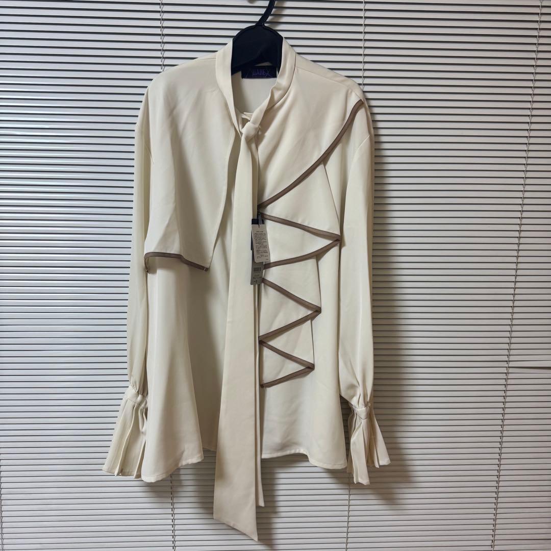 ZOZOTOWN HARE ハレ プロセカ アシメフリルボウタイシャツ 絵名