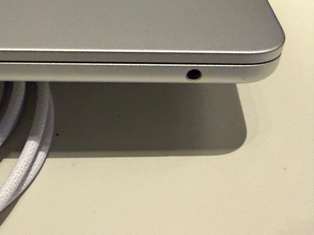 MacBook Air 13.6インチ M3 16GB US