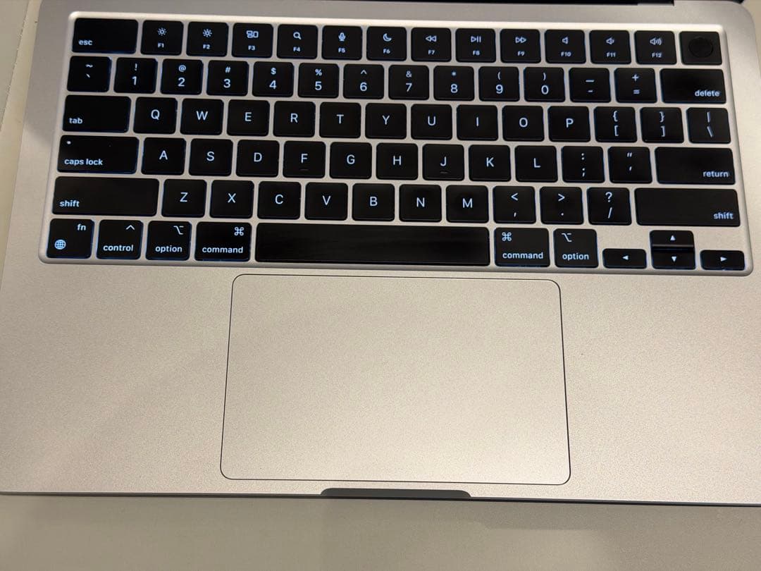 MacBook Air 13.6インチ M3 16GB US