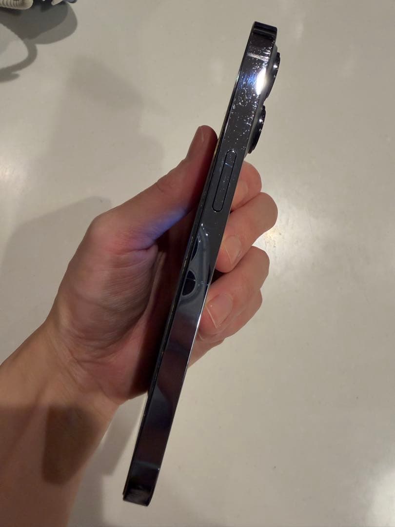 iPhone 13pro 背面割れあり