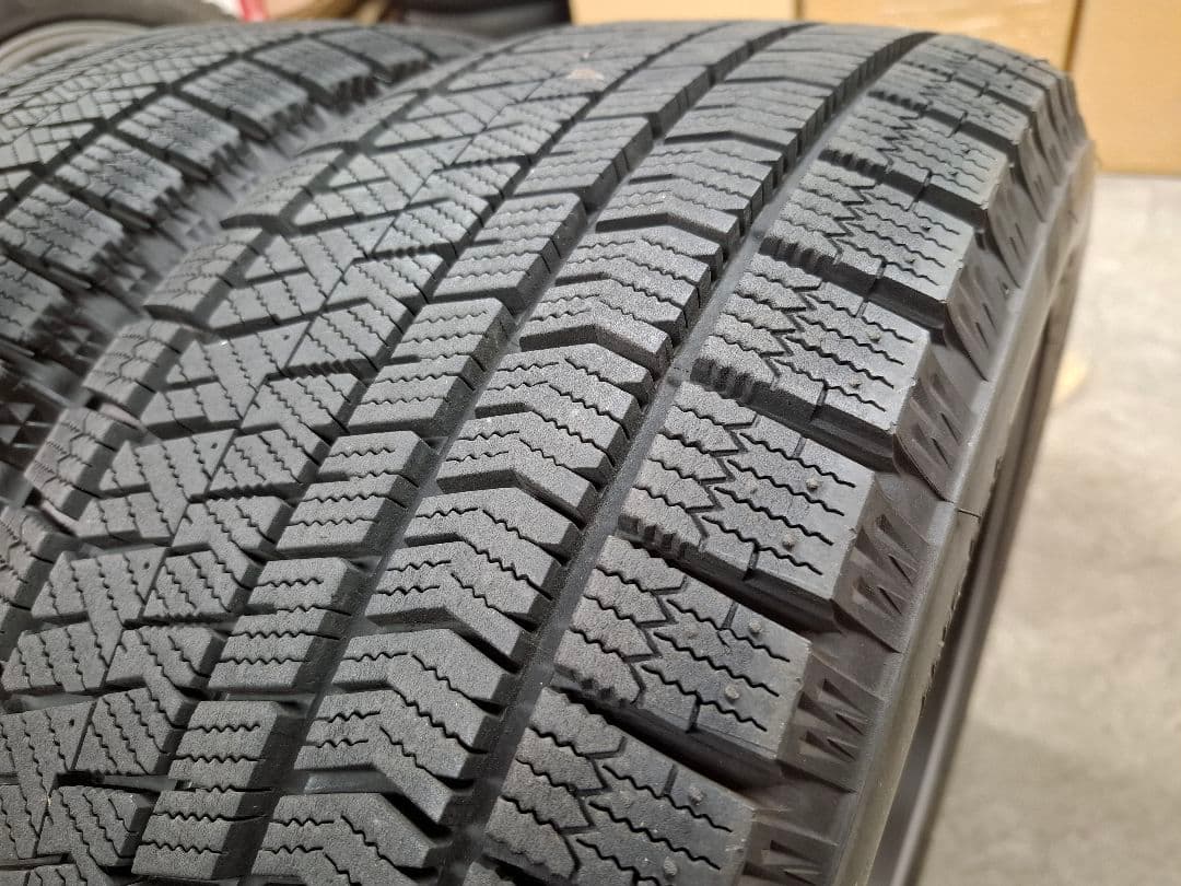 【ほぼ新品】トヨタ CH-R 純正 ホイールタイヤ ブリヂストン スタッドレス