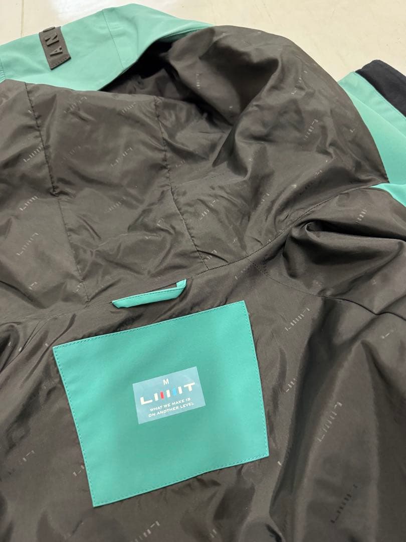 LIMIT スノーウェア　上下セット　Mサイズ　レギュラーフィット　ターコイズ
